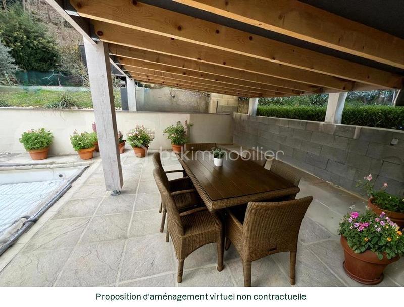 Maison - 216 m² - 7 pièces