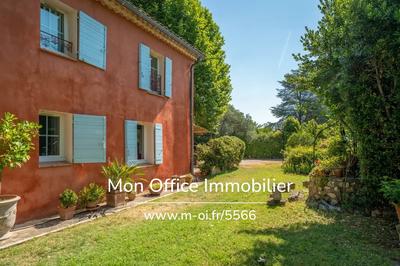 Maison - 270 m² - 6 pièces