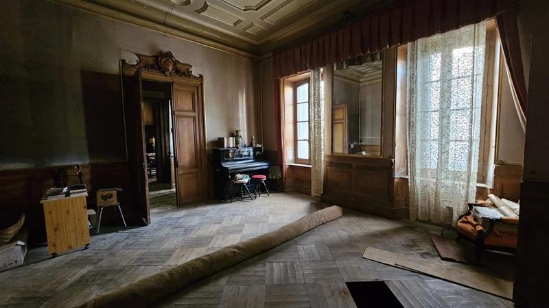 Maison - 640 m² - 12 pièces