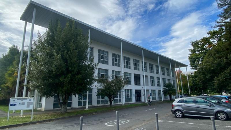 Bureau - 201 m² - 8 pièces