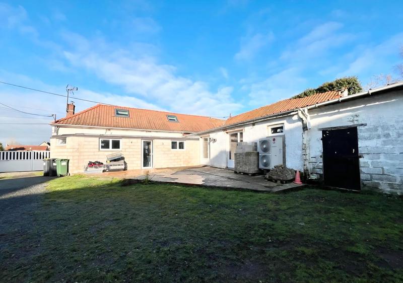 Maison - 150 m² - 3 pièces