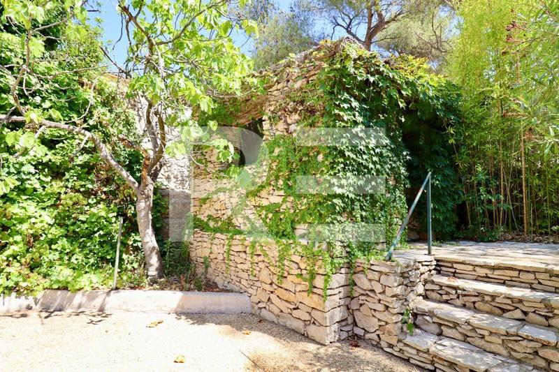 Maison - 250 m² - 14 pièces