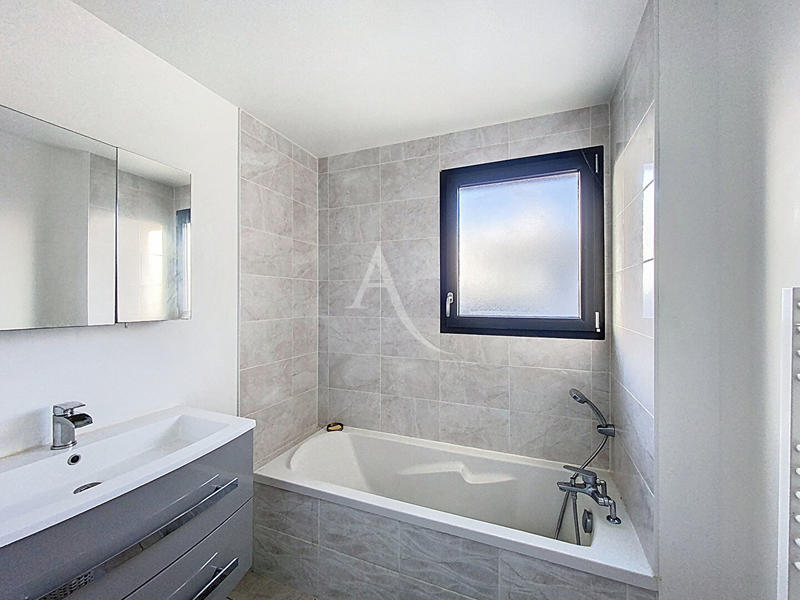 Maison - 110 m² - 6 pièces