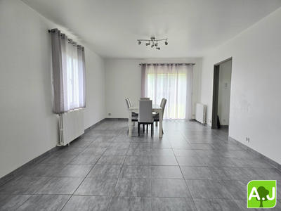 Maison traditionnelle - 125 m² - 6 pièces