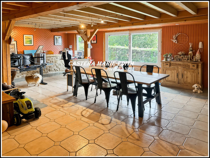 Maison - 955 m² - 33 pièces