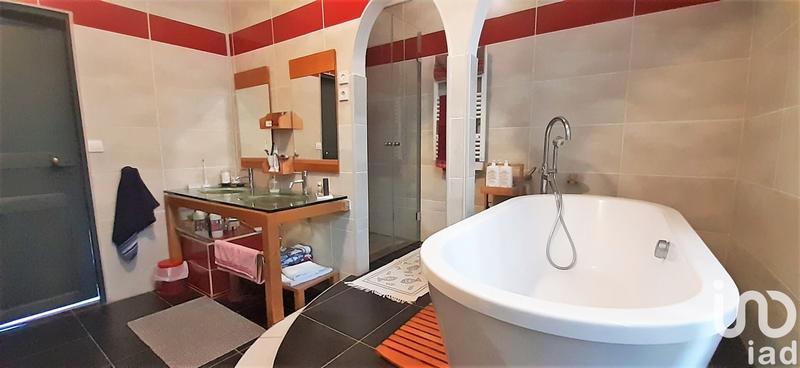 Maison - 205 m² - 9 pièces