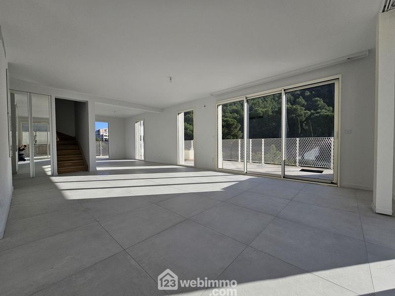 Appartement - 140 m² - 5 pièces