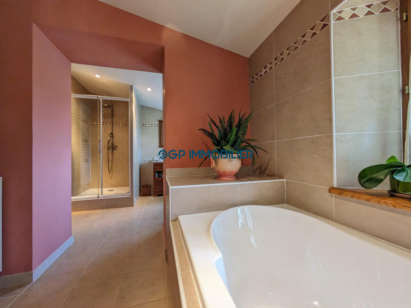 Maison - 340 m² - 8 pièces