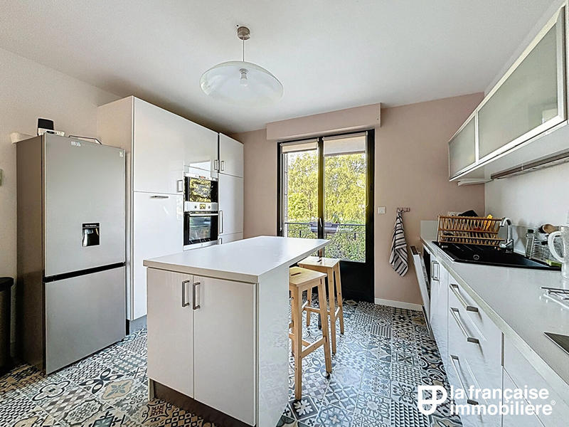 Maison - 181 m² - 8 pièces