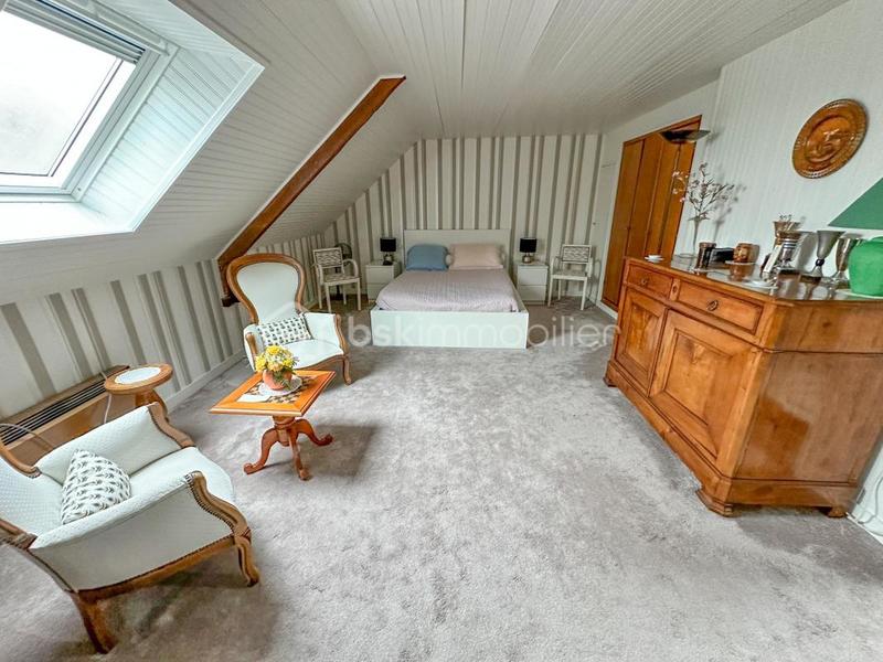 Maison - 181 m² - 6 pièces