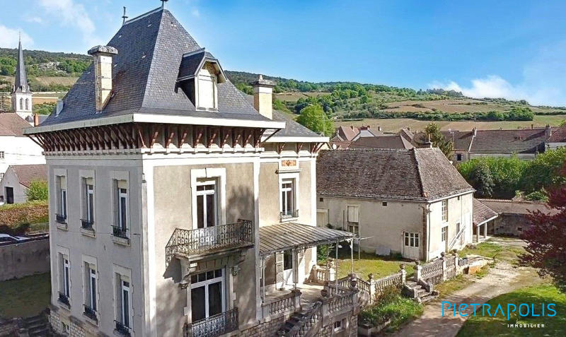 Maison - 342 m² - 12 pièces