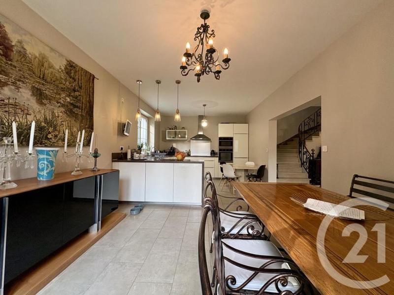 Maison - 189 m² - 7 pièces