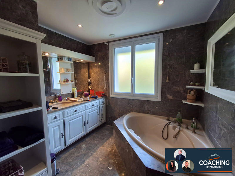 Villa - 168 m² - 8 pièces