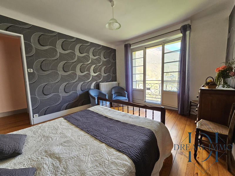 Maison - 240 m² - 10 pièces