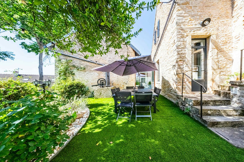 Maison - 300 m² - 9 pièces