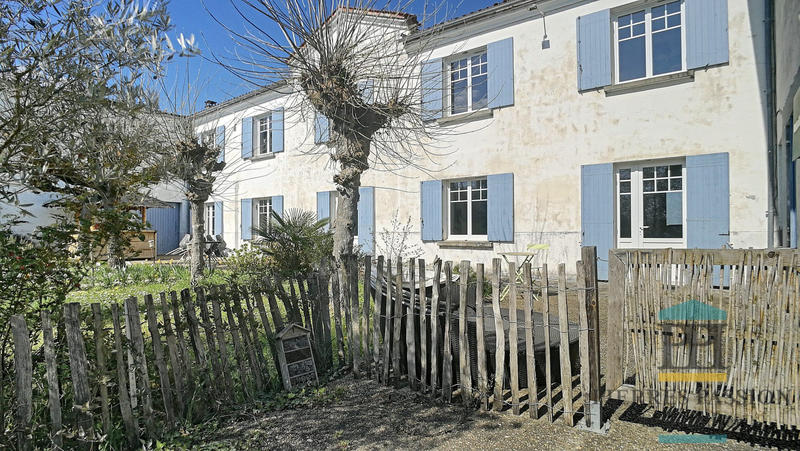 Maison ancienne - 232 m² - 9 pièces