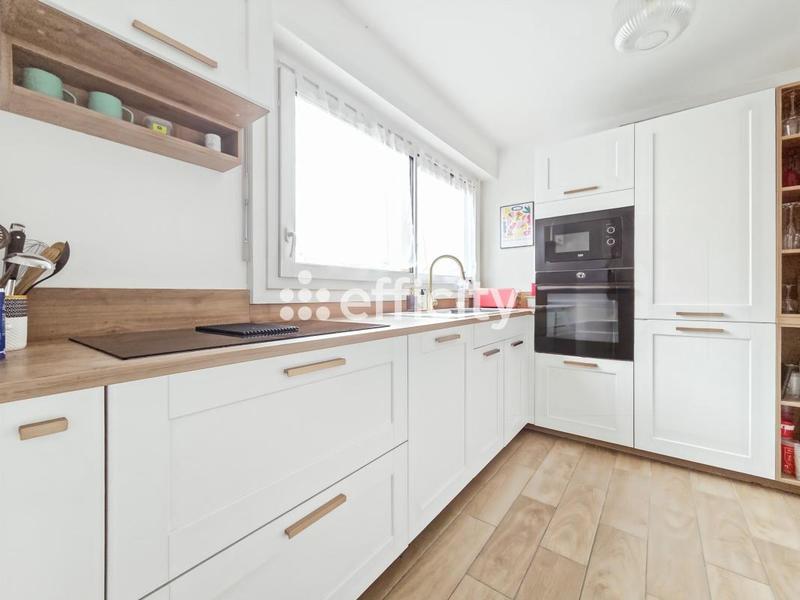 Maison - 99 m² - 5 pièces