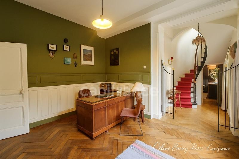 Maison - 250 m² - 9 pièces