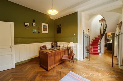 Maison - 250 m² - 9 pièces