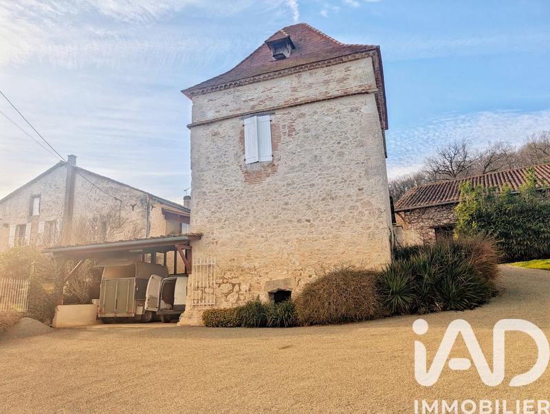 Maison - 220 m² - 6 pièces