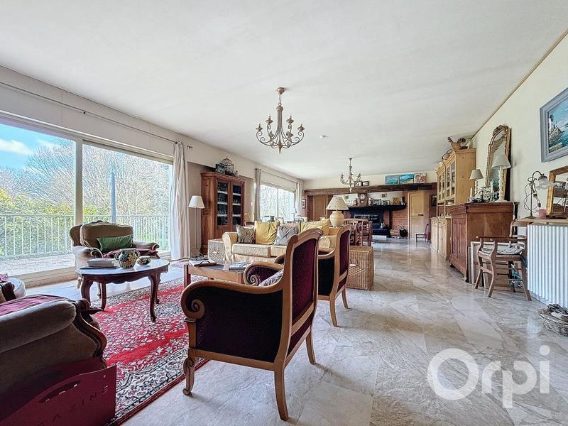 Maison - 450 m² - 8 pièces