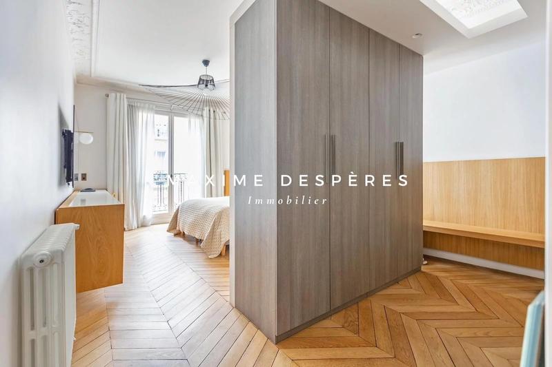 Appartement - 216 m² - 8 pièces