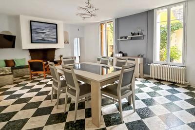 Maison - 213 m² - 7 pièces