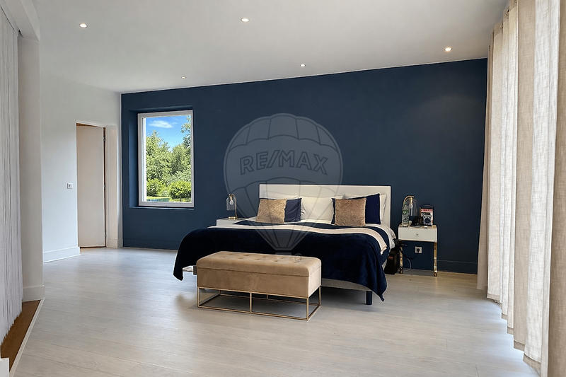 Maison - 400 m² - 11 pièces