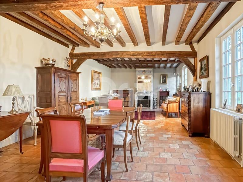 Propriété - 236 m² - 6 pièces