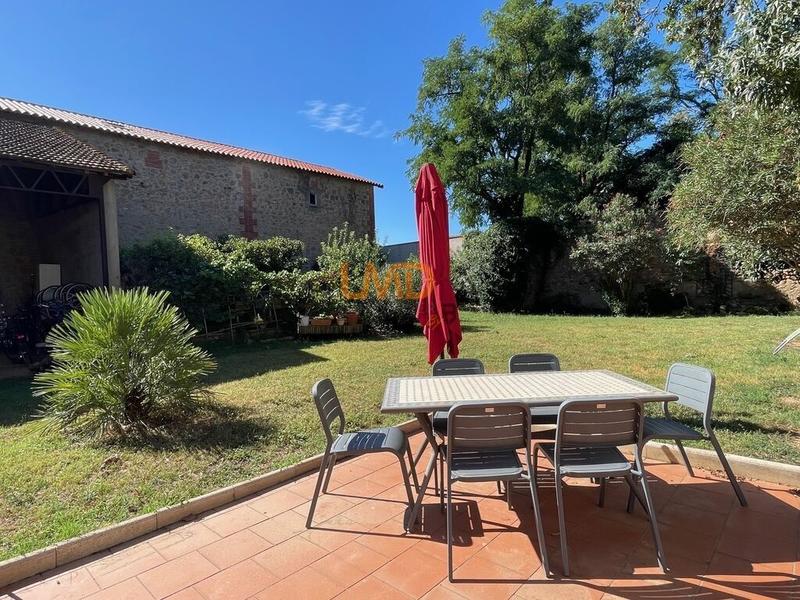 Mas - 330 m² - 8 pièces