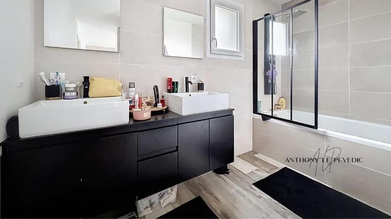 Maison - 148 m² - 8 pièces