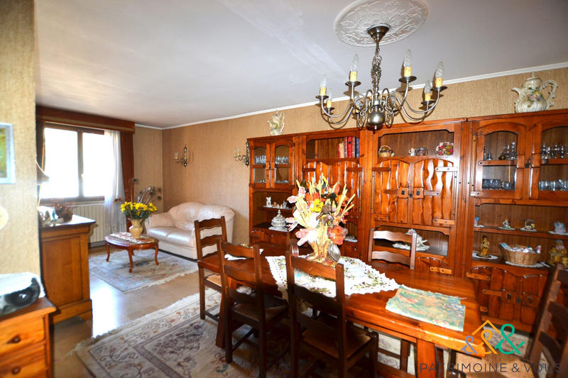 Maison traditionnelle - 167 m² - 6 pièces