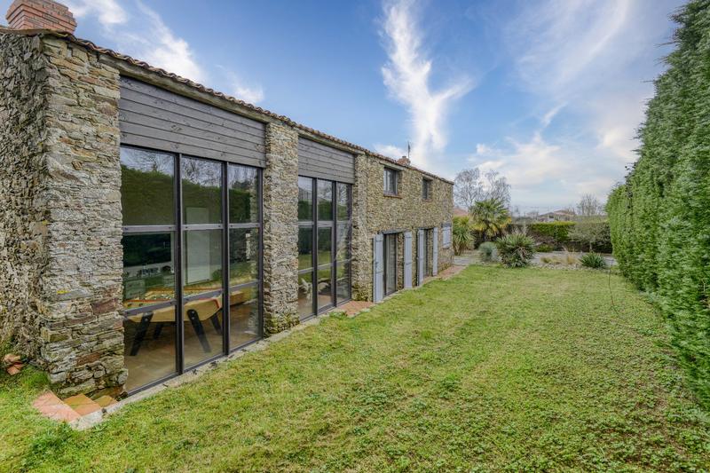 Maison - 243 m² - 7 pièces