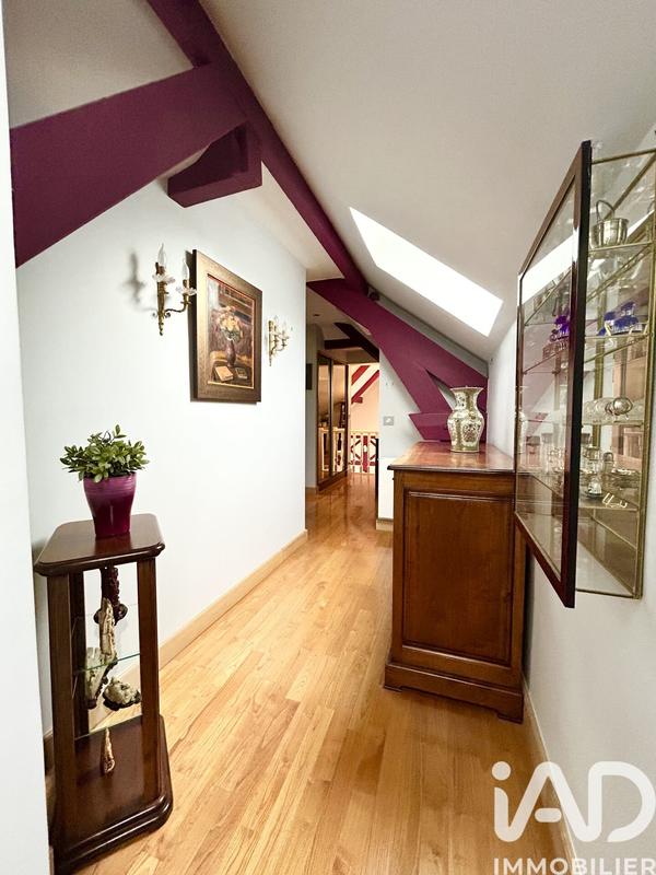 Maison - 313 m² - 9 pièces