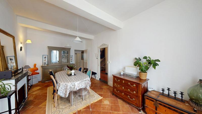 Maison - 300 m² - 8 pièces