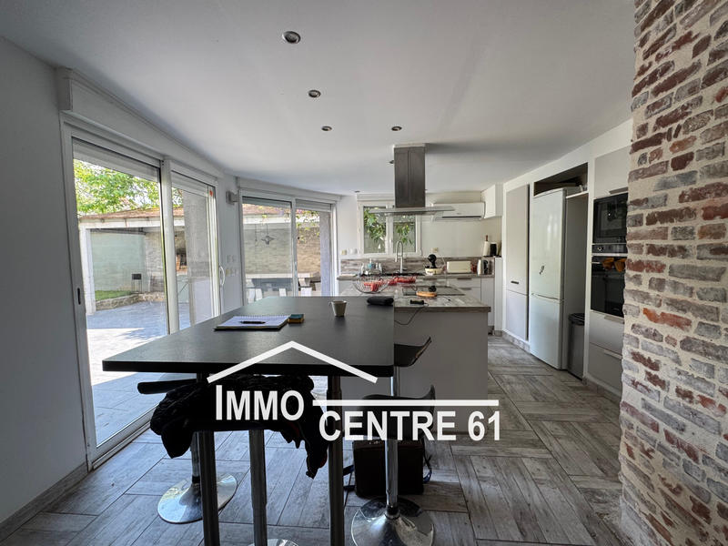 Maison - 228 m² - 8 pièces