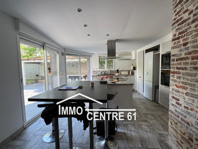 Maison - 228 m² - 8 pièces