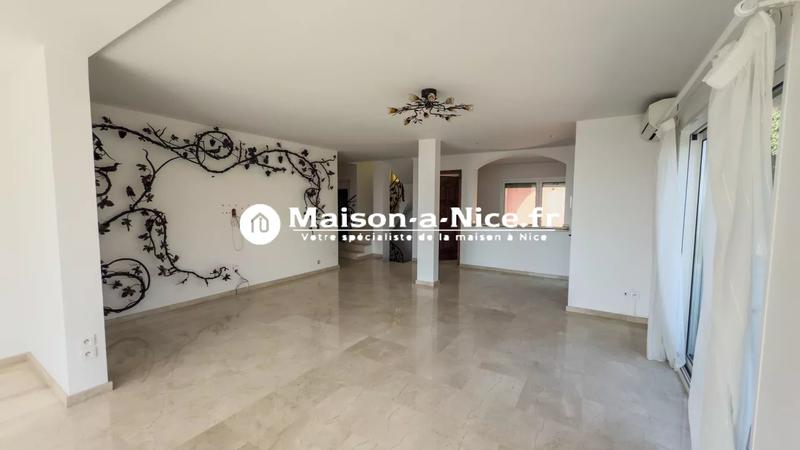 Maison - 333 m² - 10 pièces