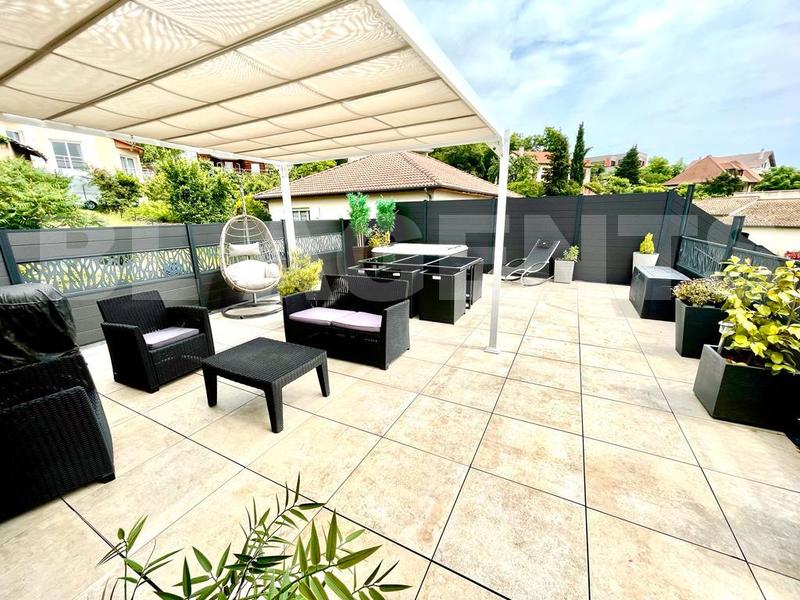 Appartement - 90 m² - 5 pièces