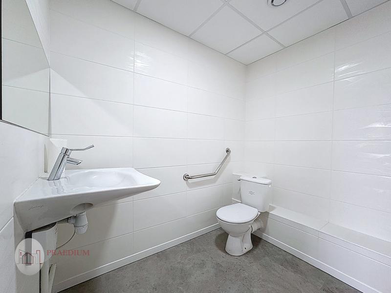 Local commercial - 122 m² - 2 pièces