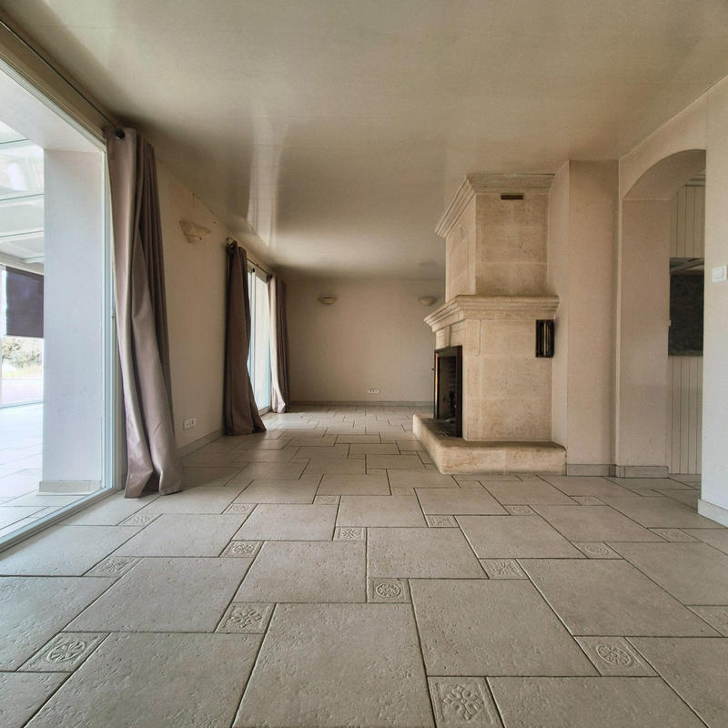 Maison - 238 m² - 9 pièces