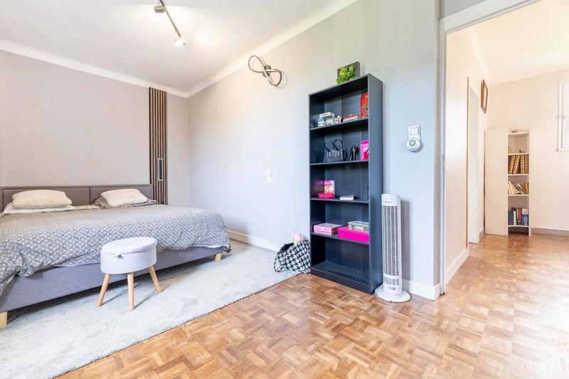 Maison - 200 m² - 8 pièces