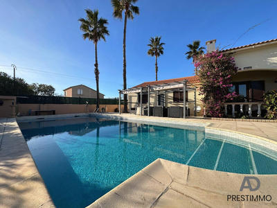 Villa - 231 m² - 8 pièces