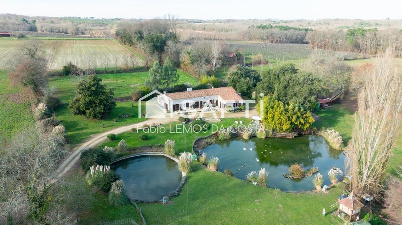 Maison - 278 m² - 8 pièces