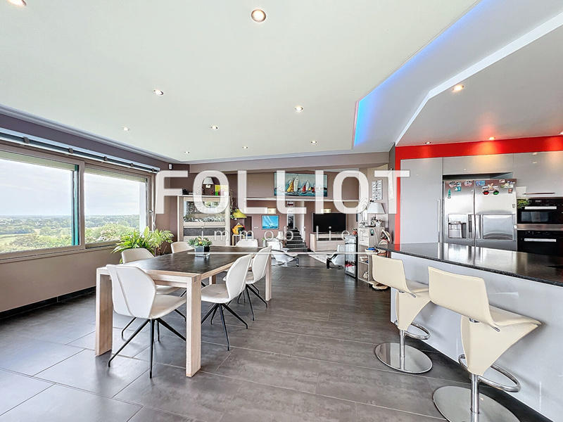 Maison - 215 m² - 10 pièces