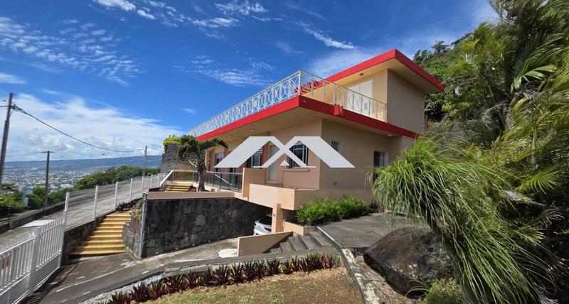 Maison - 96 m² - 5 pièces