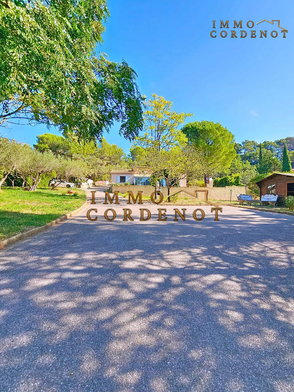 Villa - 184 m² - 6 pièces