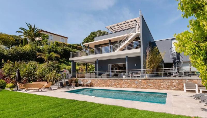 Villa - 300 m² - 8 pièces