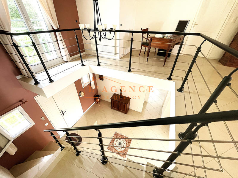 Maison - 239 m² - 6 pièces