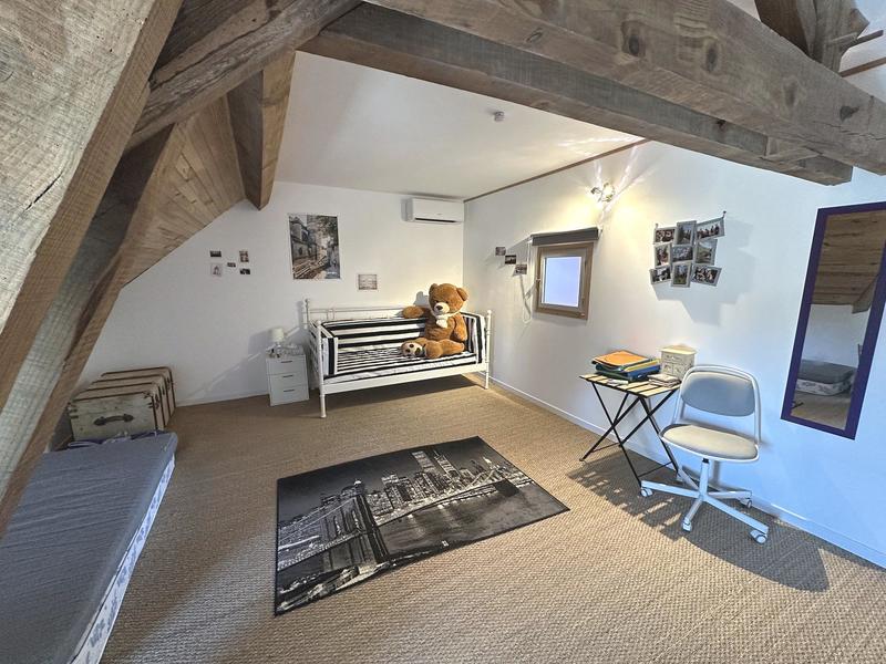 Maison - 261 m² - 12 pièces